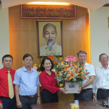 Đoàn công tác Hội Chữ thập đỏ Việt Nam thăm và làm việc với Thường trực Tỉnh ủy Khánh Hòa