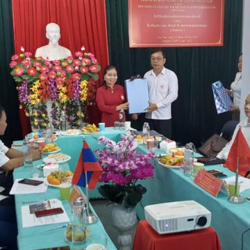 Hội Chữ thập đỏ tỉnh làm việc với Tổ chức Chữ thập đỏ tỉnh Attapư (Lào)